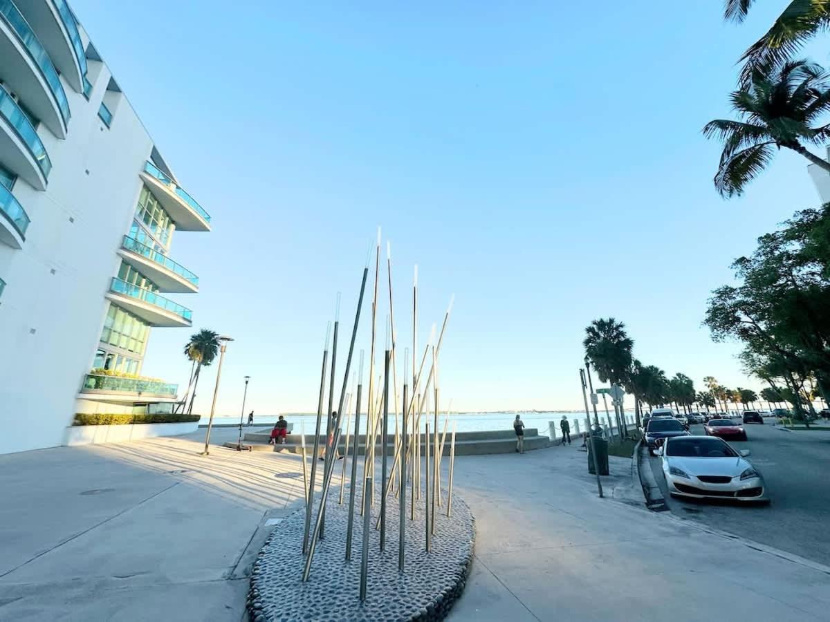 Stylish Brickell 2bd2br Pool Gym *