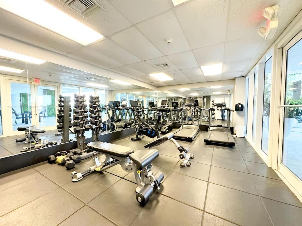 Stylish Brickell 2bd2br Pool Gym Apartment