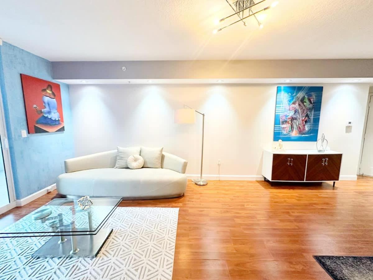 Stylish Brickell 2bd2br Pool Gym Apartment Miami