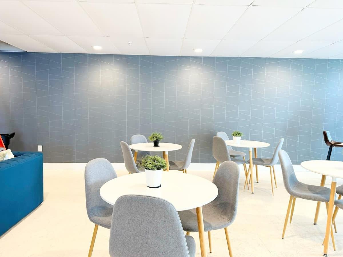 Stylish Brickell 2bd2br Pool Gym Apartment