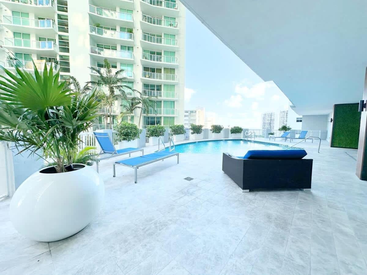 Apartment Stylish Brickell 2bd2br Pool Gym *