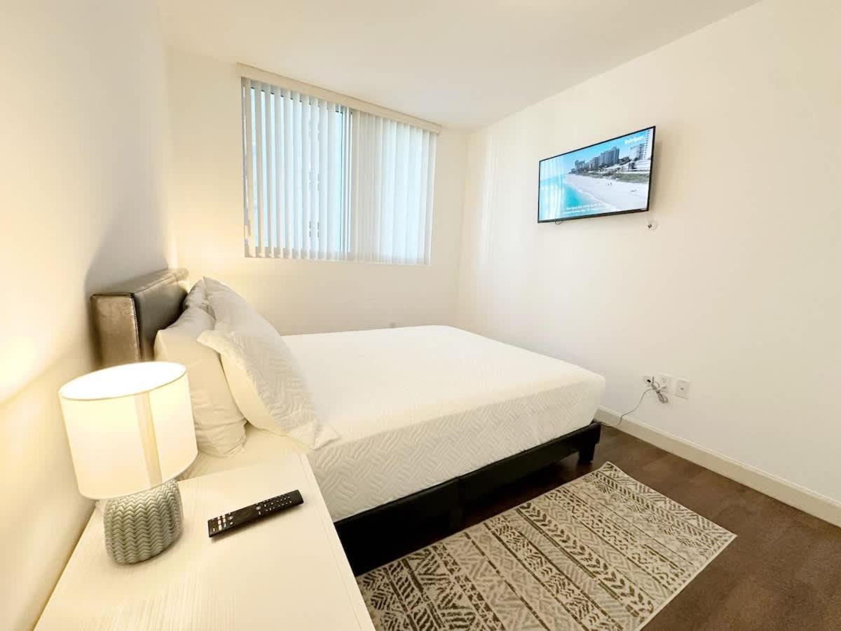 Apartment Stylish Brickell 2bd2br Pool Gym